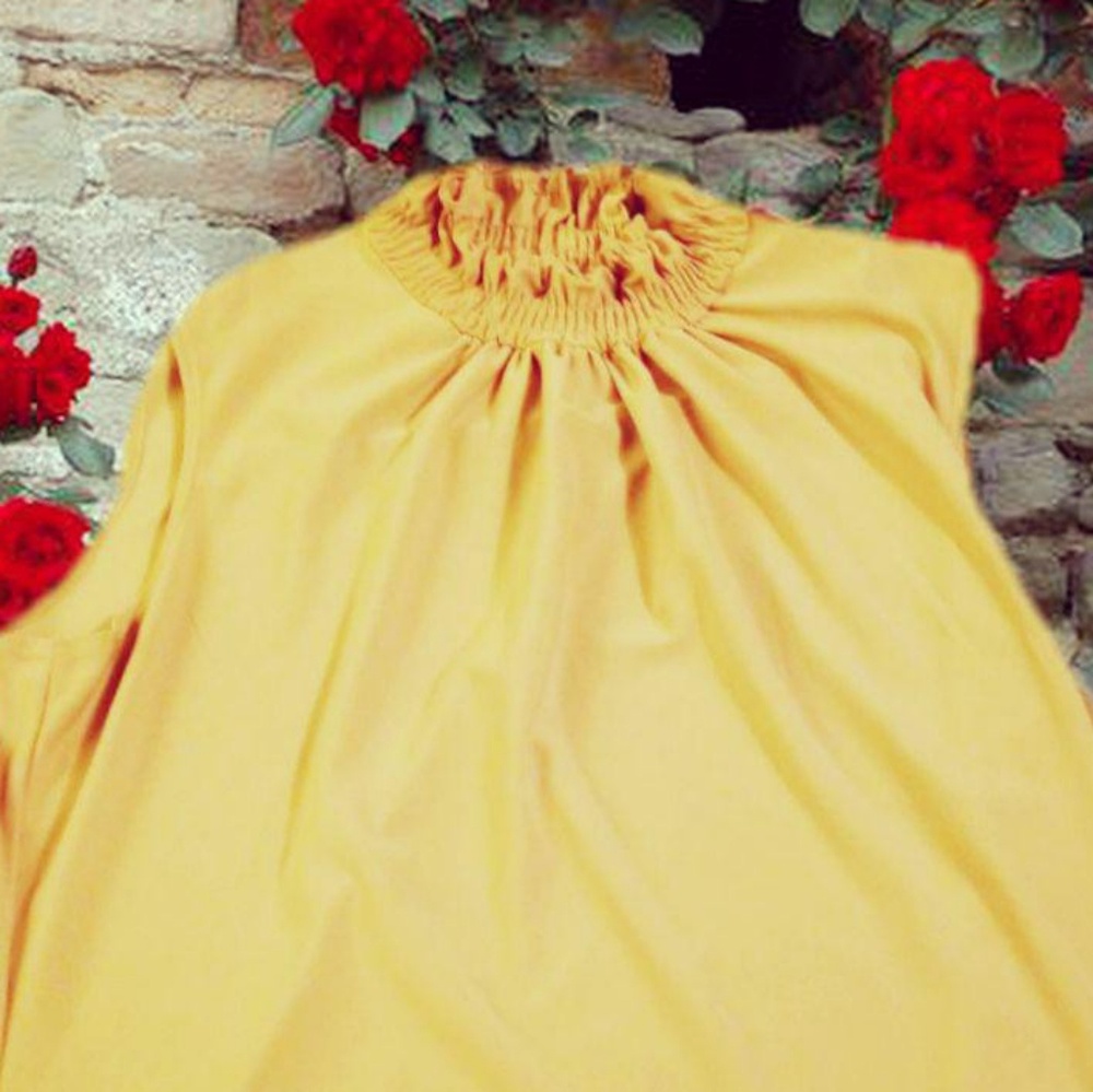 💕$7!💕Like New Beautiful Mustard  Colored top